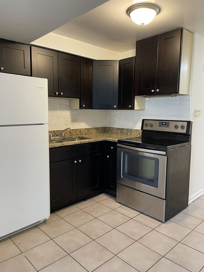 Building Photo - 10354 BUILDING LLC Unit GW Rental