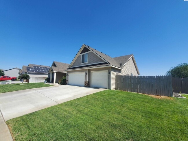 Building Photo - FOR RENT: West Pasco with heated inground ... Rental