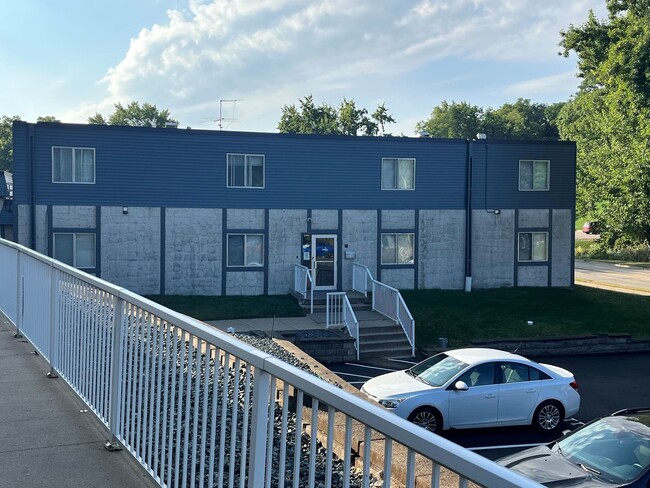 Photo - Riverview Apartments