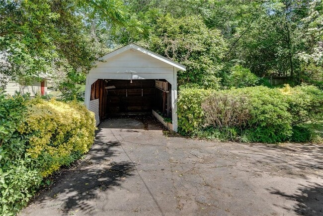 Photo - 812 Adair Ave NE