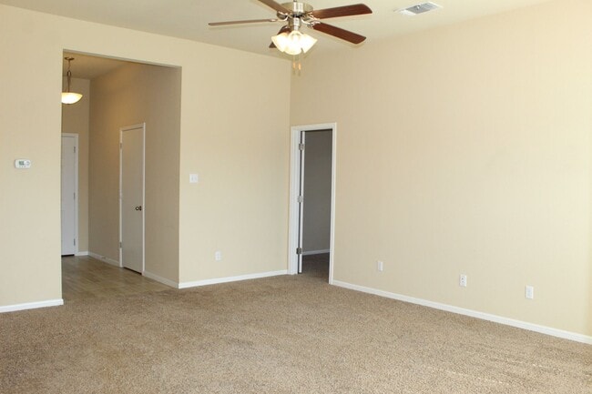 1104 Jamestown Dr