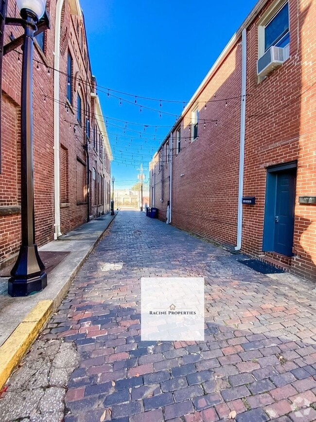 Building Photo - 104 Court St Unit 104A Rental
