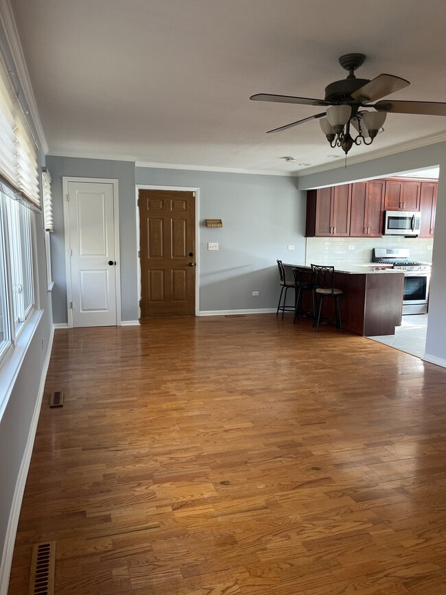 Photo - 587 Front St