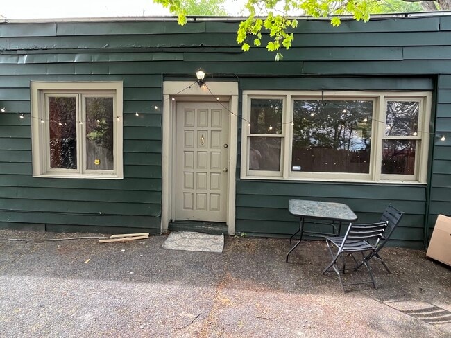 Building Photo - 365 Hamilton St Unit Rear