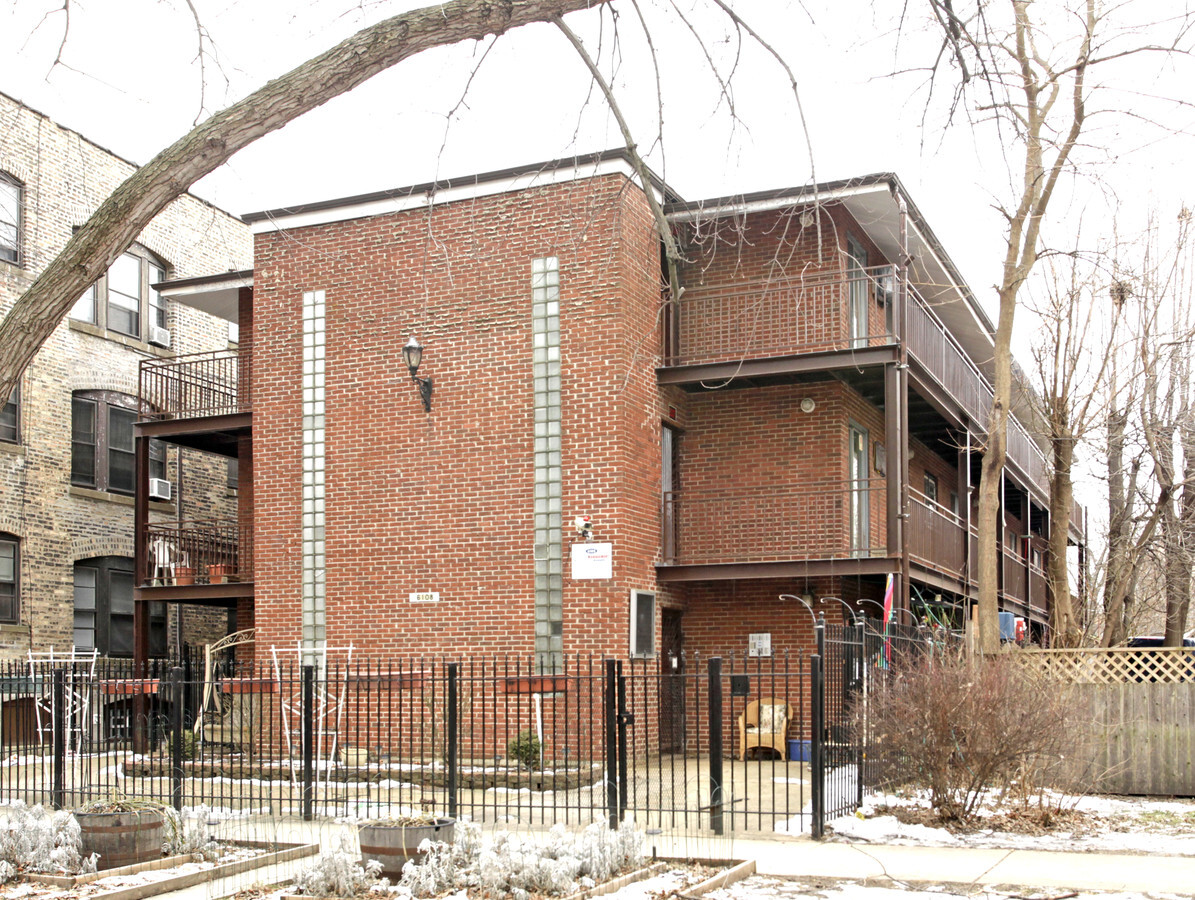 Photo - 6108 N Paulina St Apartments