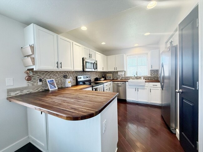 Photo - Beautiful 5-Bedroom Home in Saratoga Springs, UT