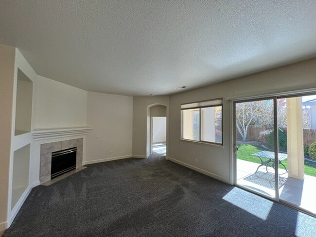 Photo - <b>Beautiful Three Bedroom in the Golf Cou...