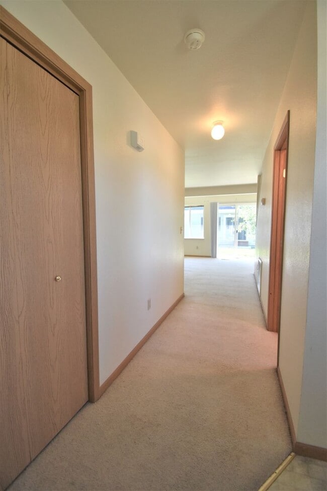 Photo - 3Bed 1.5Ba Townhouse with GARAGE! Great Location! Unidad D