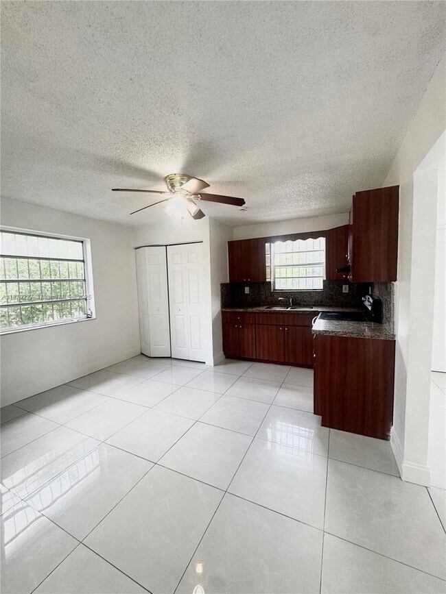 Photo - 251 NW 52nd St Unit front