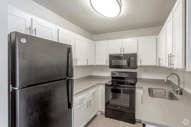 1BR,1BA - Augustine - Kitchen