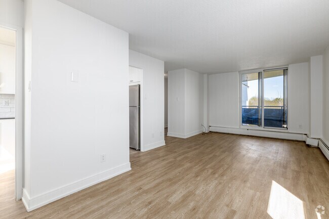 1BR, 1BA - 734SF - Living Room - 10 Highland Crescent