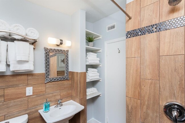 Photo - 407 E Crystal Lake St