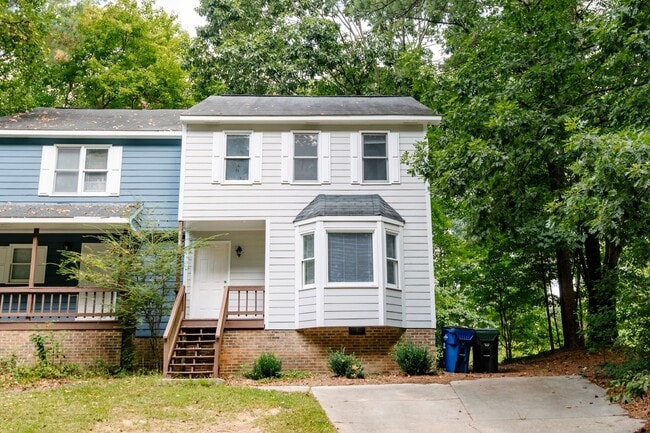 Building Photo - Spacious and conveniently located 3-bedroom, 2.5-bath duplex in Southwest Raleigh!