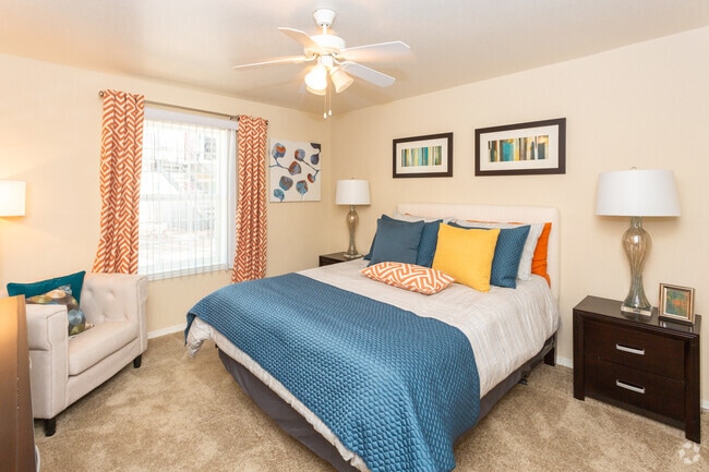 1BR 1BA - 750 SF