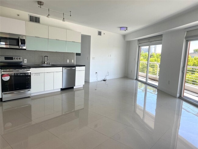 Building Photo - 7700 Tatum Waterway Dr Unit 301