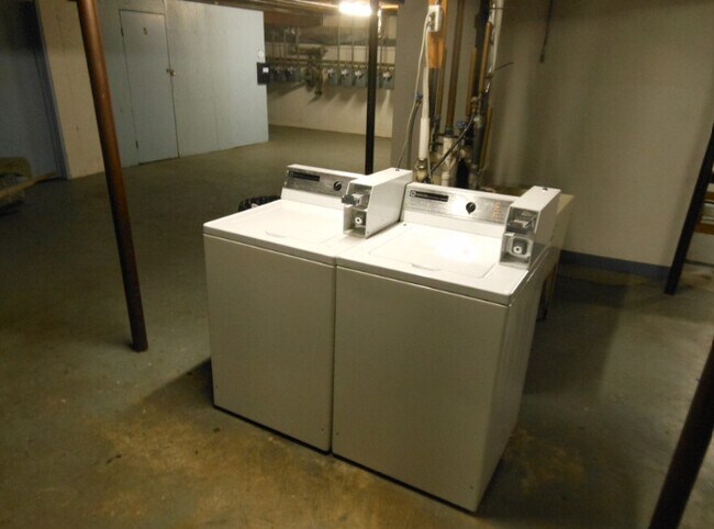 Photo - 405 Stark St