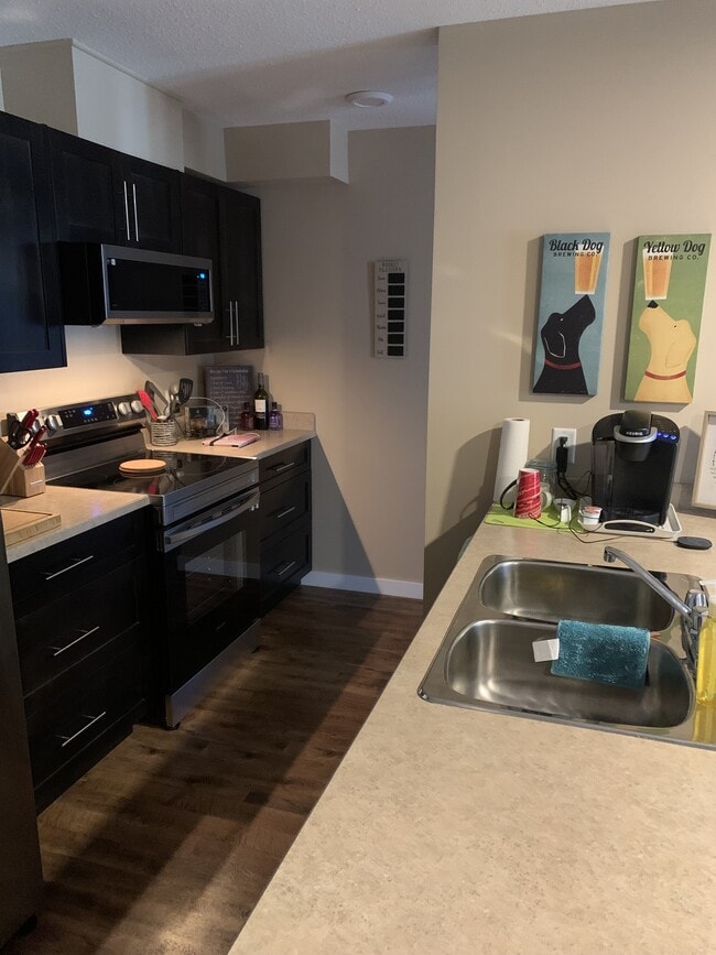 Photo - 1601 8 Ave