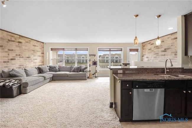 Photo - 4733 Lakeside Dr