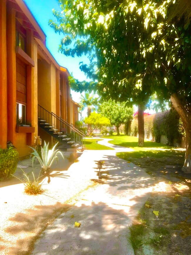 Building Photo - 48255 Monroe St Unit 2