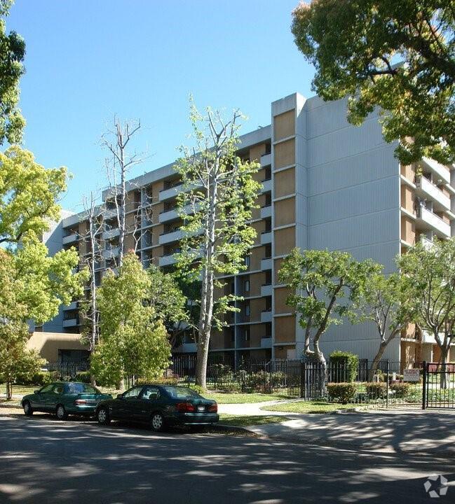 Building Photo - 440 N Madison Ave Rental