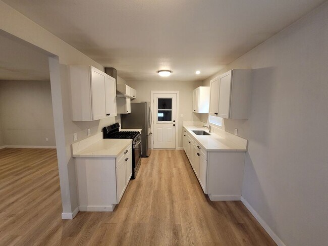 Photo - 380 Yolanda Ave