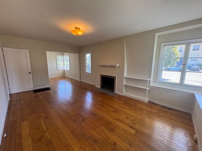 Building Photo - 919 Santa Clara Ave Unit #A