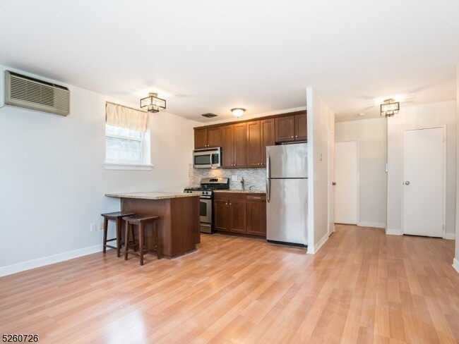 Photo - 48 Elm St Unit E