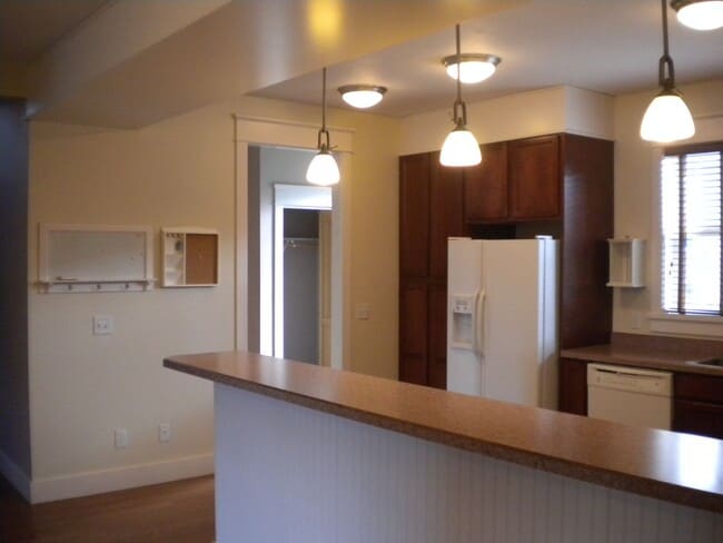 Photo - R4492 Unit 1