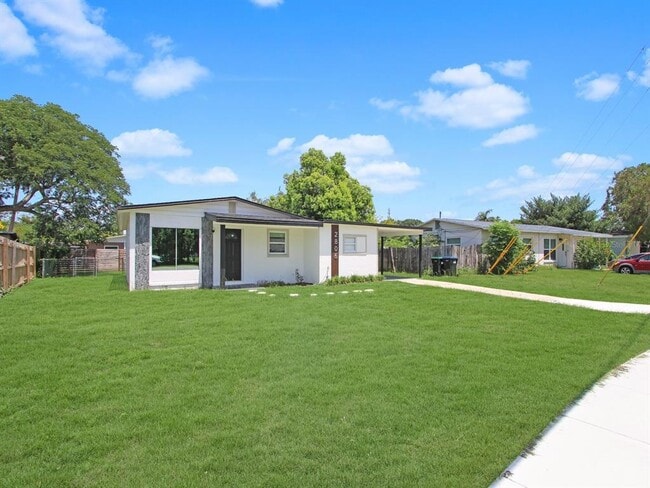 Photo - 2806 Bonneville Dr