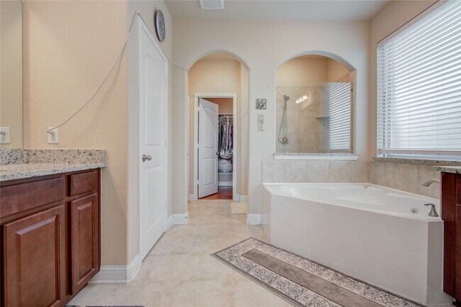 Photo - 12902 Oak Fls Dr