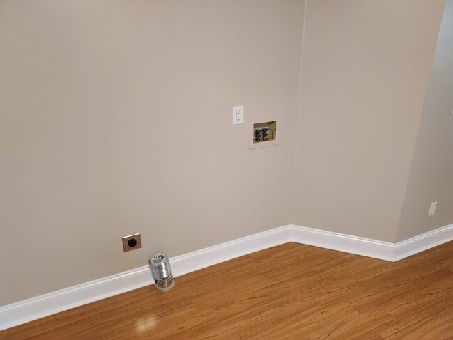 Photo - 120-122 Scotch Ct