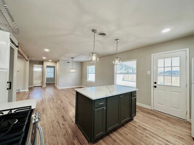 Photo - 441 Jolee St