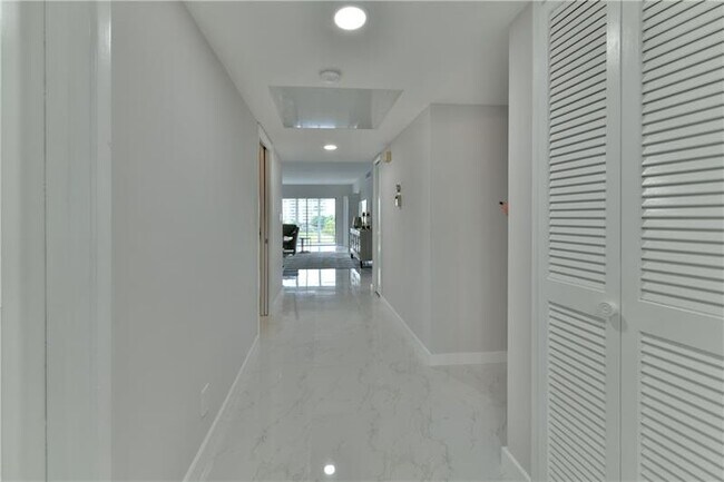 Photo - 2751 N Palm Aire Dr Unidad 501