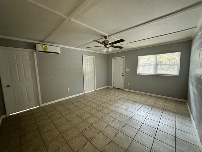 Photo - Stinson Unit B