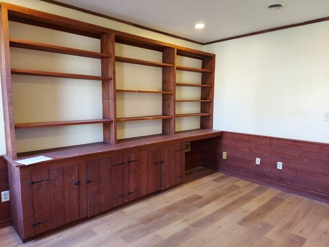 Photo - 264 W Market St