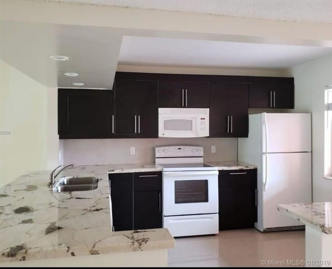 Building Photo - 227 Lakeview Dr Rental