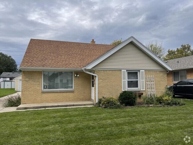 Building Photo - 3823 N 82nd St Rental