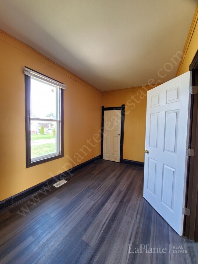 to this charming 3bedroom, 1bath... House House Rental in