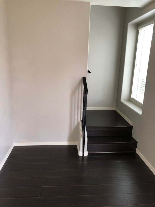 Photo - 165 W Laurel Ct