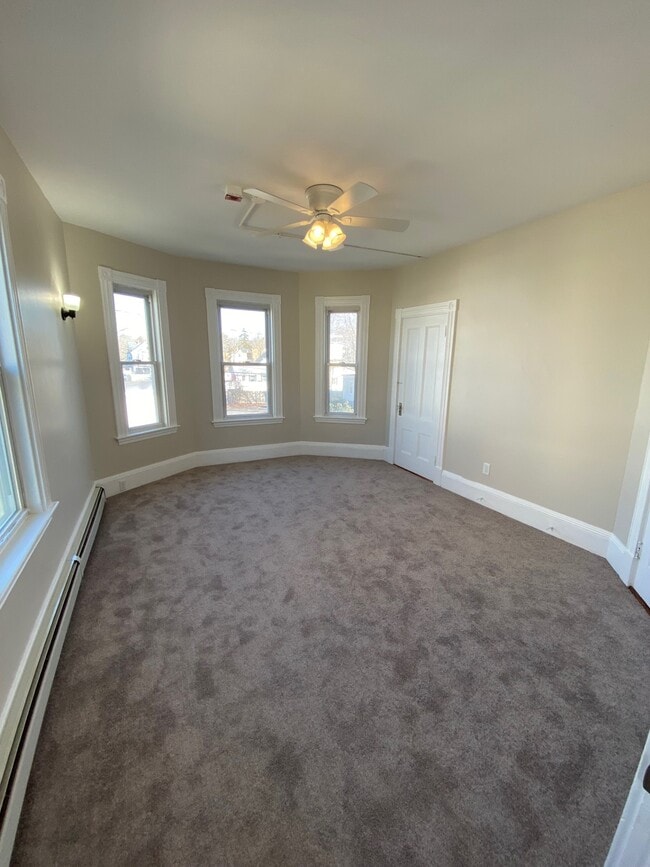 Building Photo - 19 Whitman Ave Unit 2W