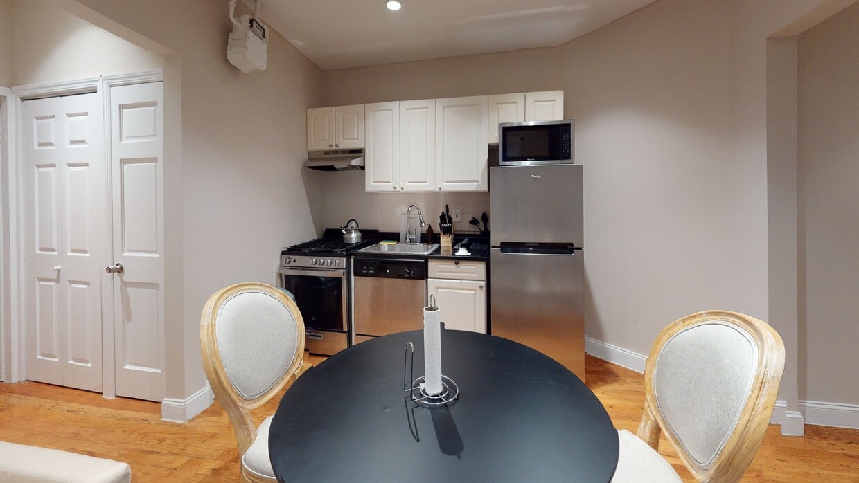 Photo - Private bedroom in 2 bed/1 bath Home