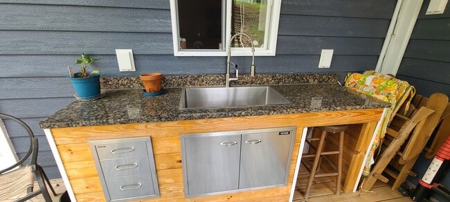 Photo - Short-Term Rental - Less than 10mins from ...
