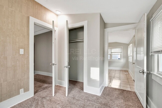 Photo - 913 Denmark St