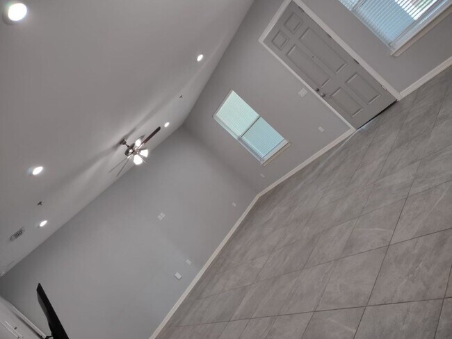 6516 Padre Blvd Unit 2