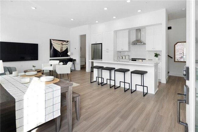 Photo - 9040 Main St