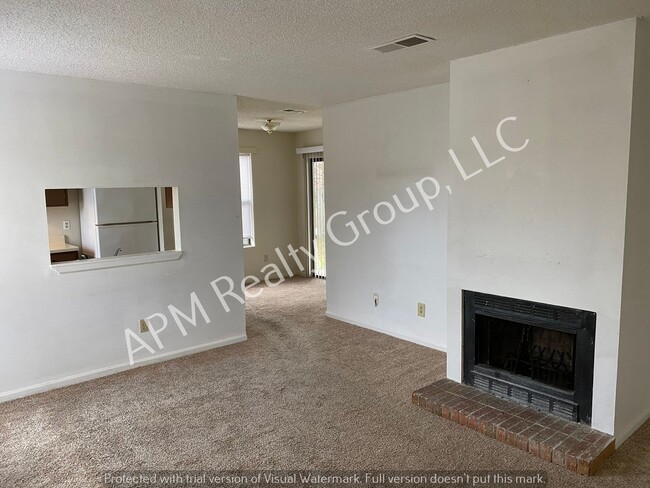 Duplex in convenient location - Duplex in convenient location House