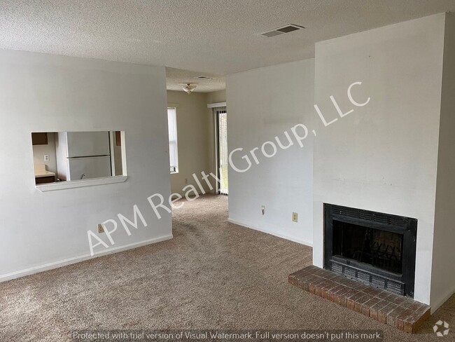 Building Photo - Duplex in convenient location Rental