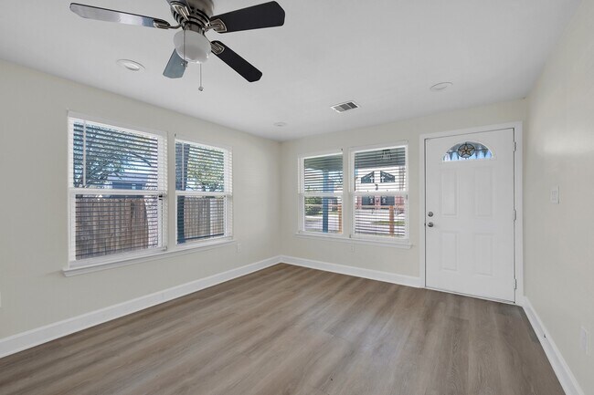 Photo - 632 E 38th St