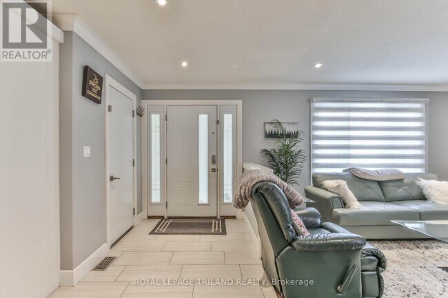 Photo - 17 Beechbank Crescent Unit Main