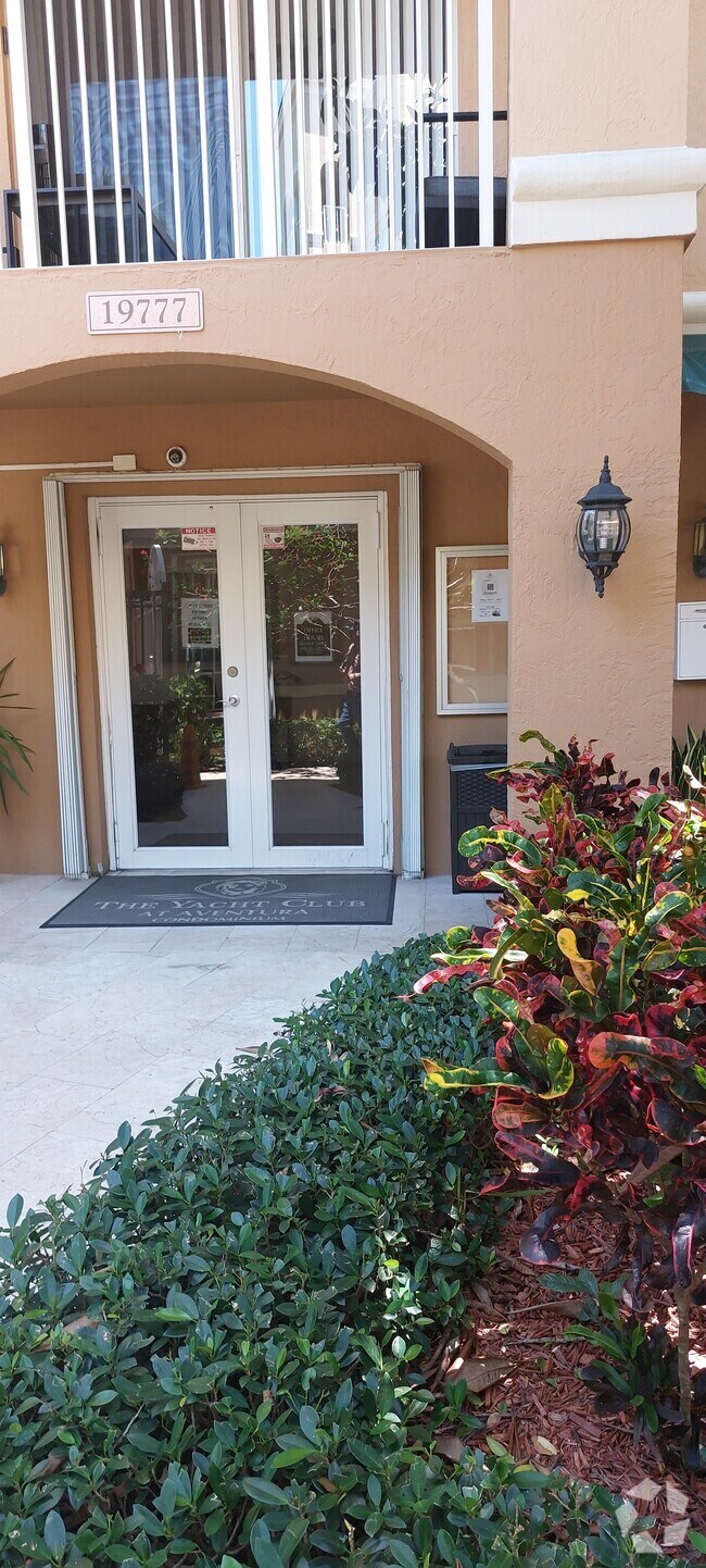 Building Photo - 19501 E Country Club Dr Unit 9601 Rental